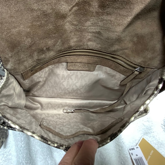 NWT - Michael Kors Large Suede Flap Hewitt Messenger - Picture 5 of 14